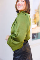 Satin Grove Top Entro